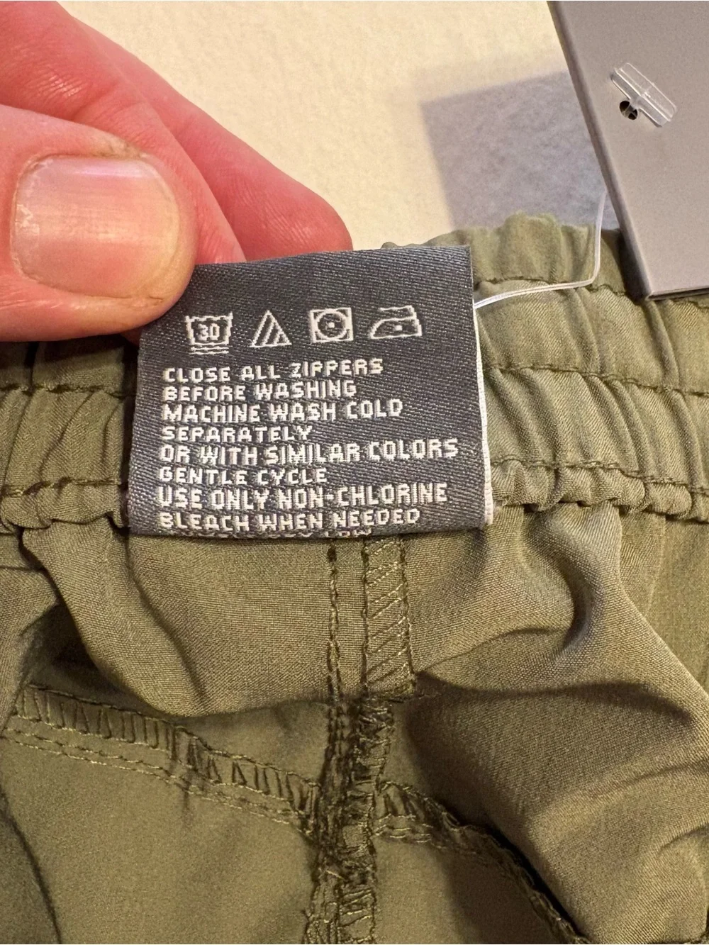 New Balance All Motion Cargo Joggers in a Light Olive Green Colorway size M